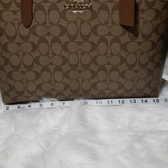 Designer Handbag - Picture 2 of 11